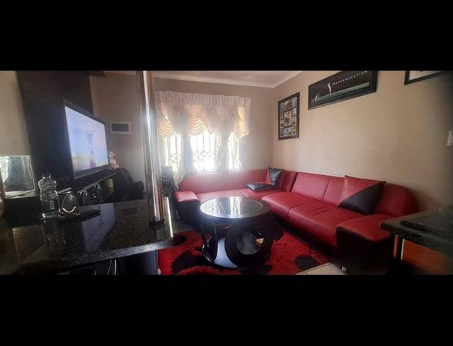 2 BEDROOM APARTMENT FOR SALE IN FLEURHOF